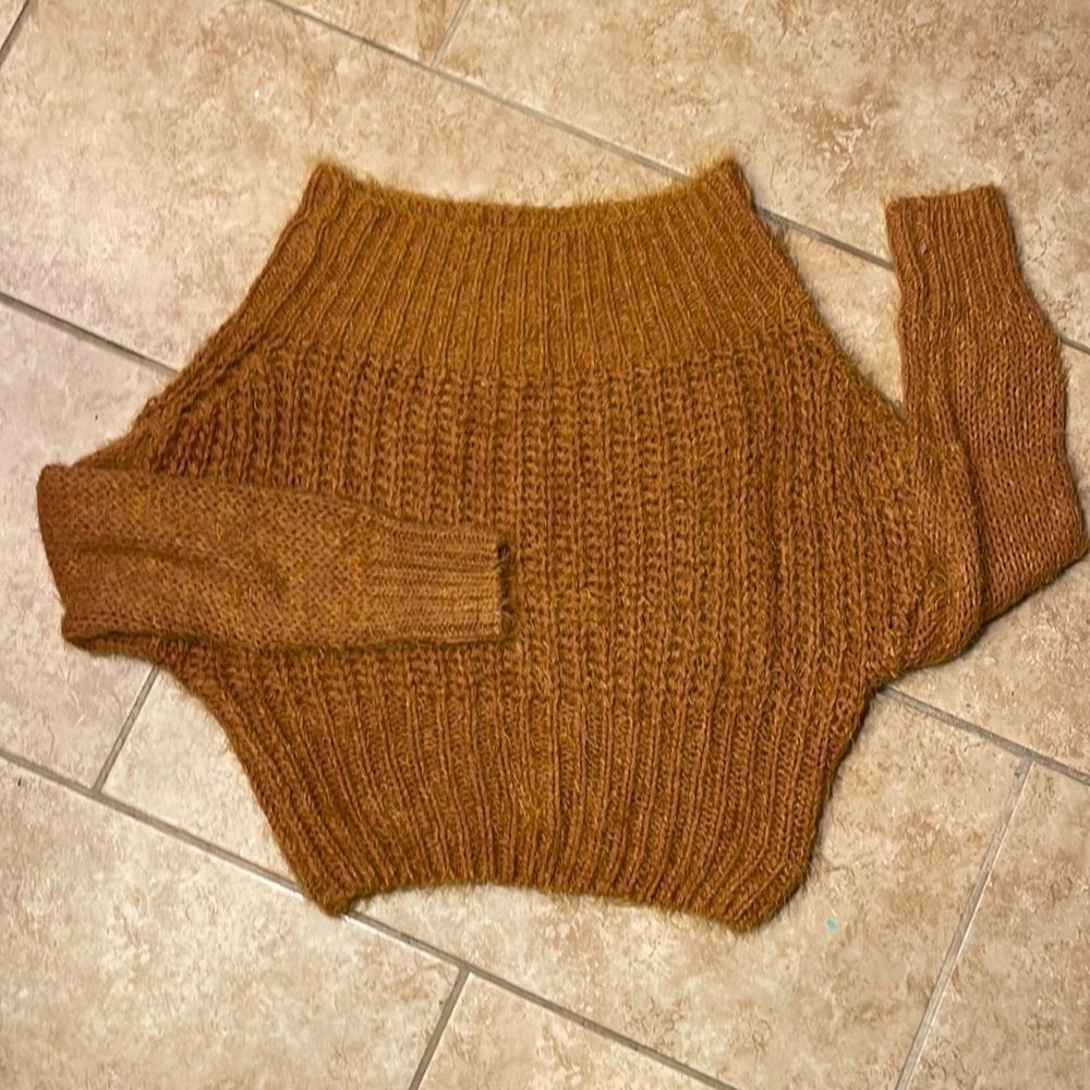 Papaya tan sweater 